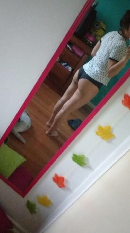 Hot Busty figure NRI nude selfies to best friend ()