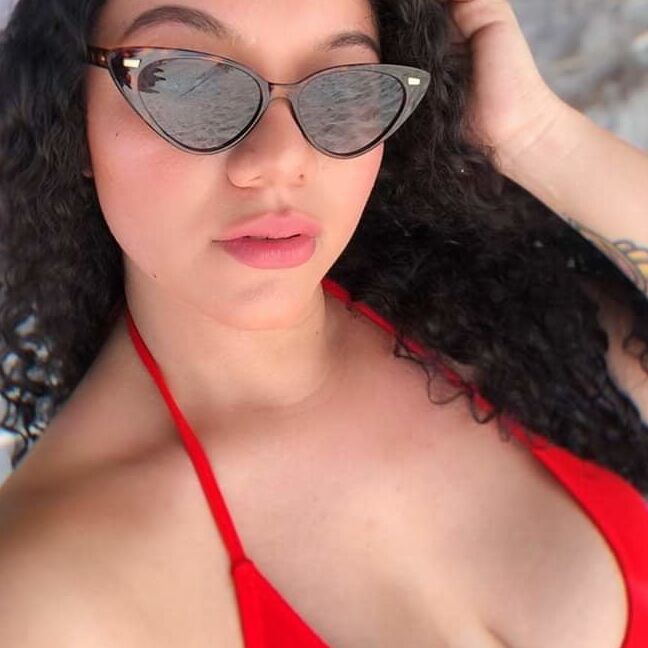 Milf en bikini tanga rica chichona caliente hot shaved mommy