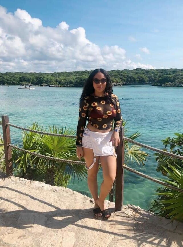 Milf en bikini tanga rica chichona caliente hot shaved mommy