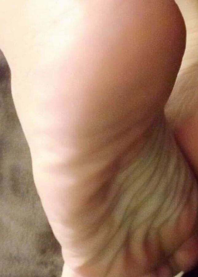 SEXY MILF love FEETs