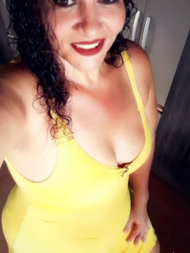 ROSI FARIAS CULONA PIERNAS HERMOSA MADURA ASS MATURE
