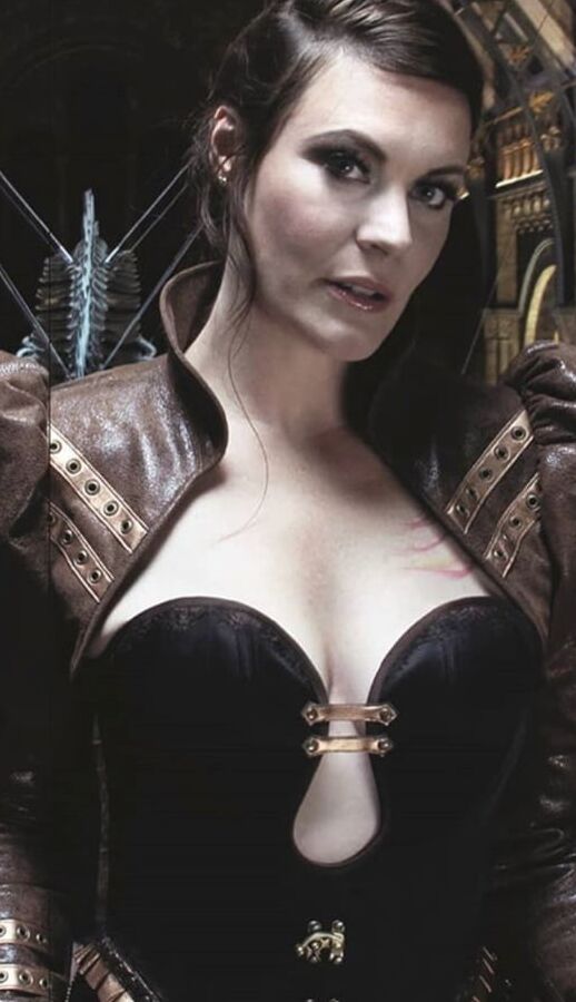 Female celebs - Floor Jansen