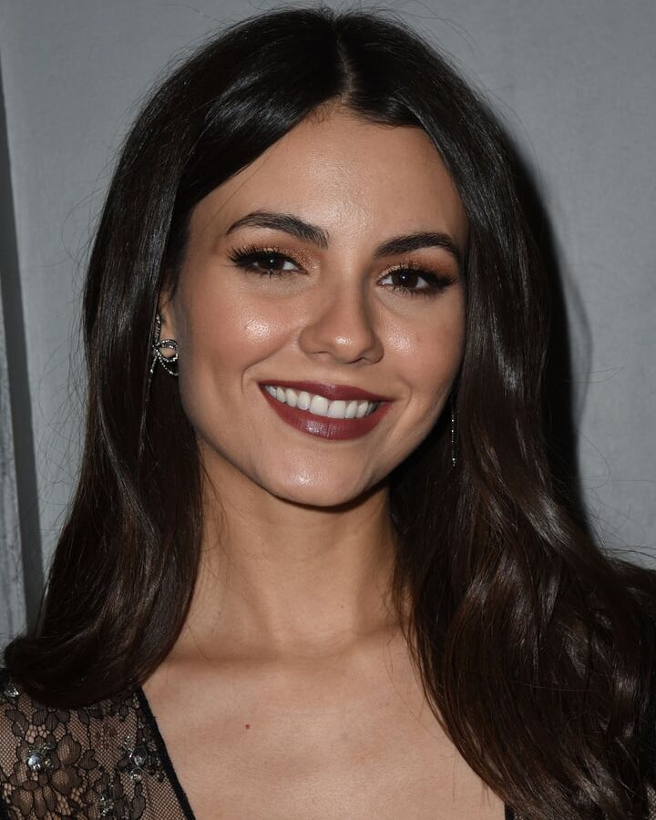 Victoria Justice - Sexy Boobage Feb th &;