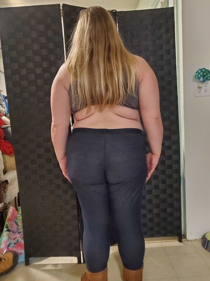 gorgeous bbw does a strip