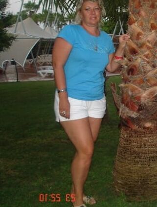 Milfs with calves from social networks