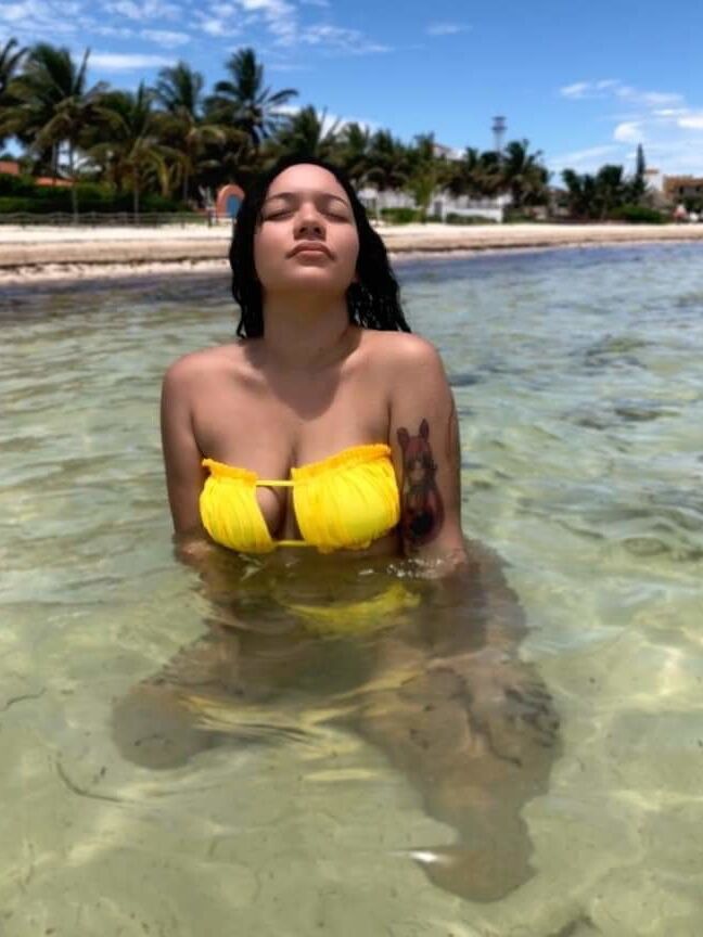 Milf en bikini tanga rica chichona caliente hot shaved mommy