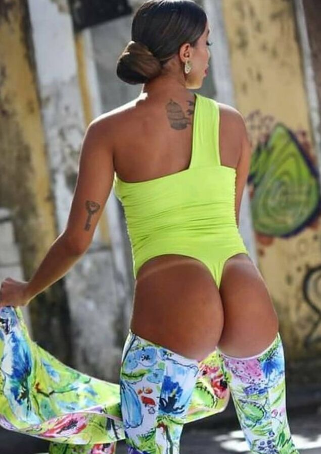Anitta (Me Gusta)