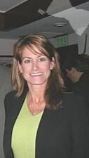 Lynn, white-collar sexy milf