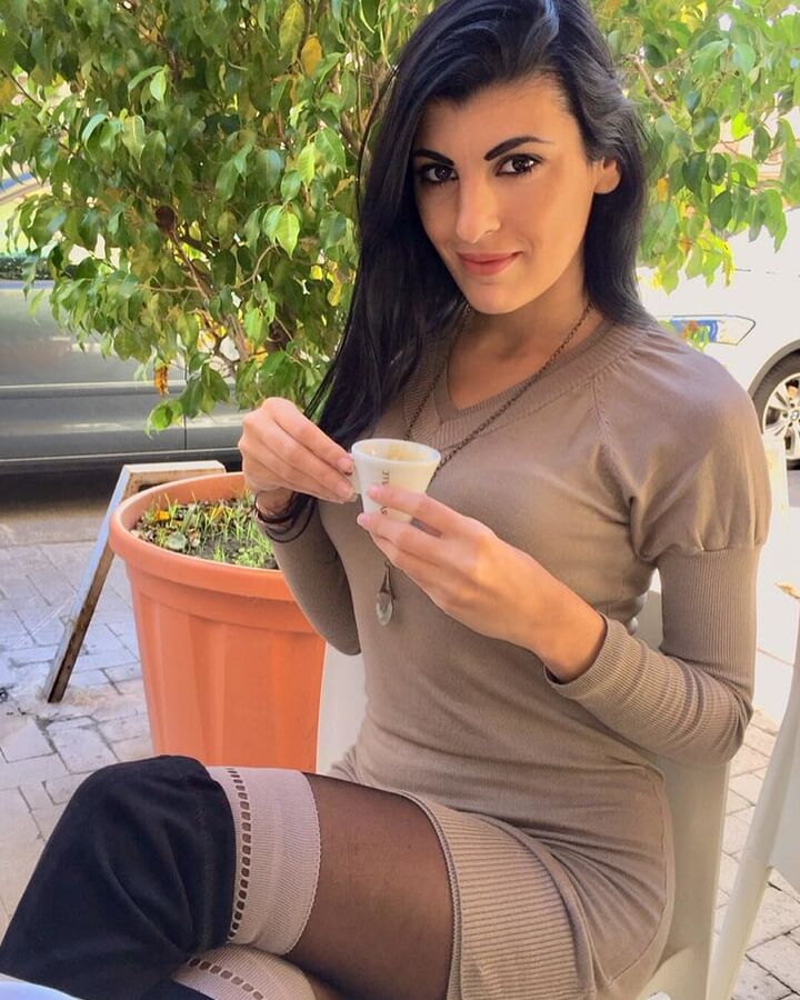 Widow mom Giulia