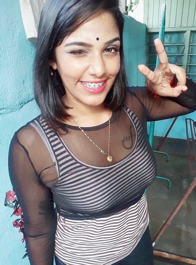 Desi Hot Bitches Nudes and Sexy Pics