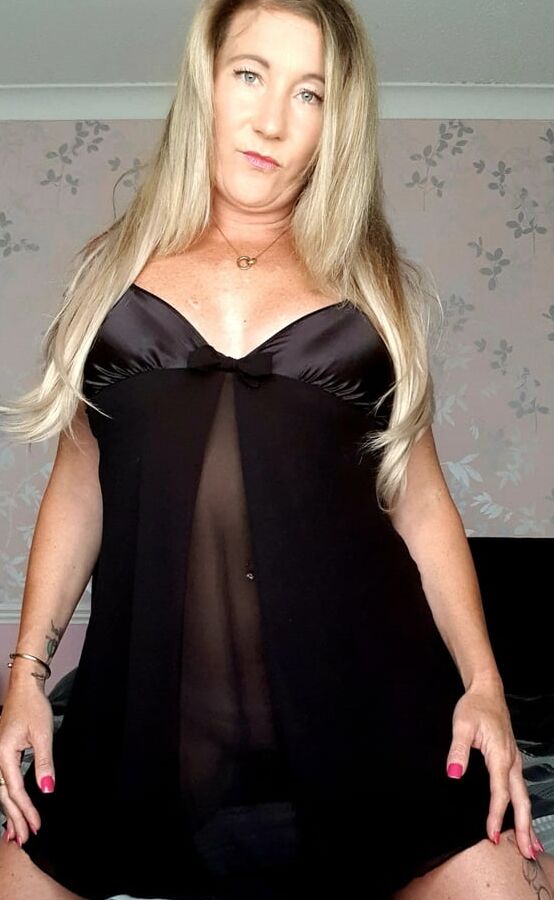 Sexy as fuck MILF Slut