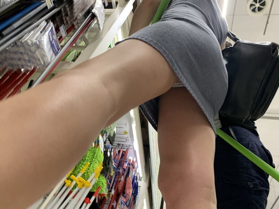 Milf lady upskirt