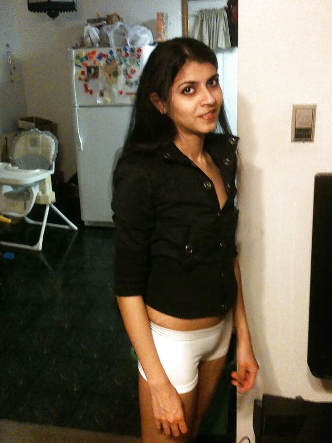 Desi NRI couple outdoor flashing ()