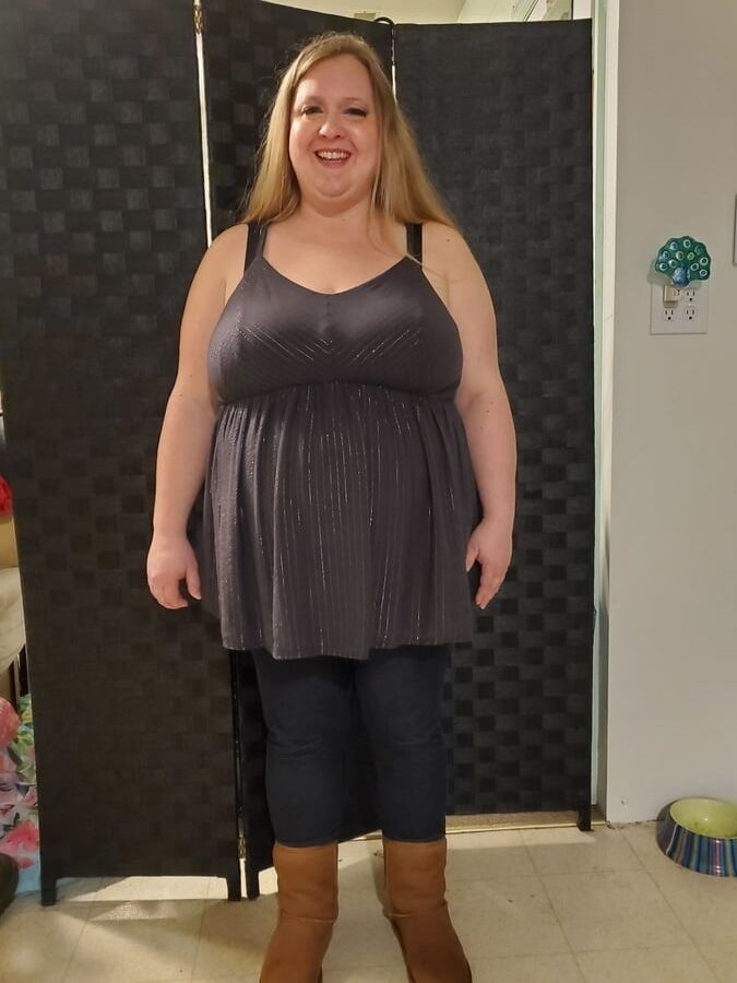 gorgeous bbw does a strip