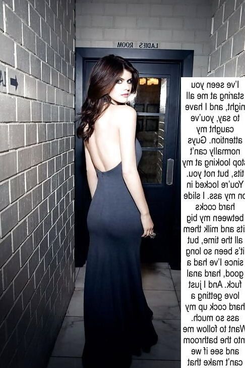 Alexandra Daddario Gallery