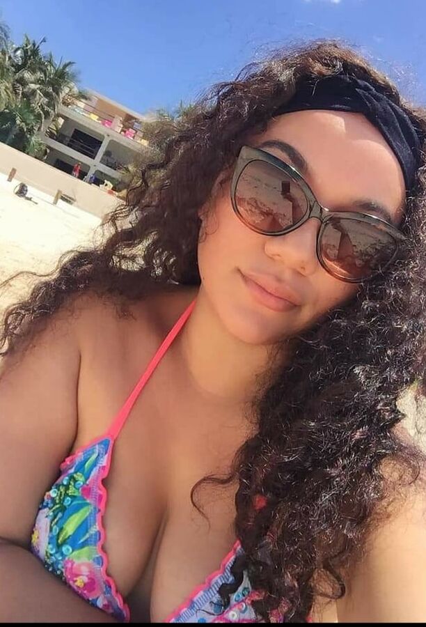 Milf en bikini tanga rica chichona caliente hot shaved mommy