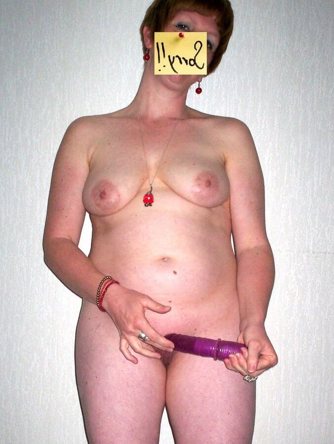 Annemie geneukt met dildo&;s-fucked with sextoys!