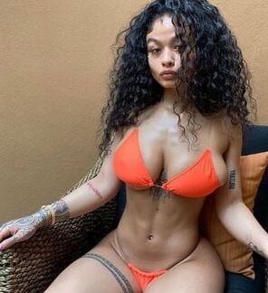 Black Women: Bikini&;s