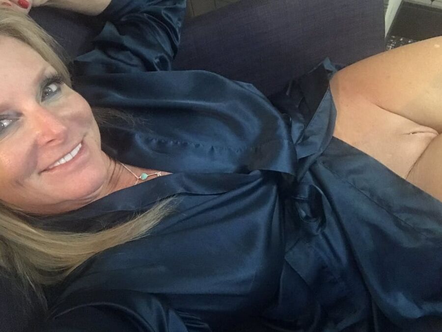 Sexy MILF Heather Big Tits Loves To Flash Her Cunt in Public