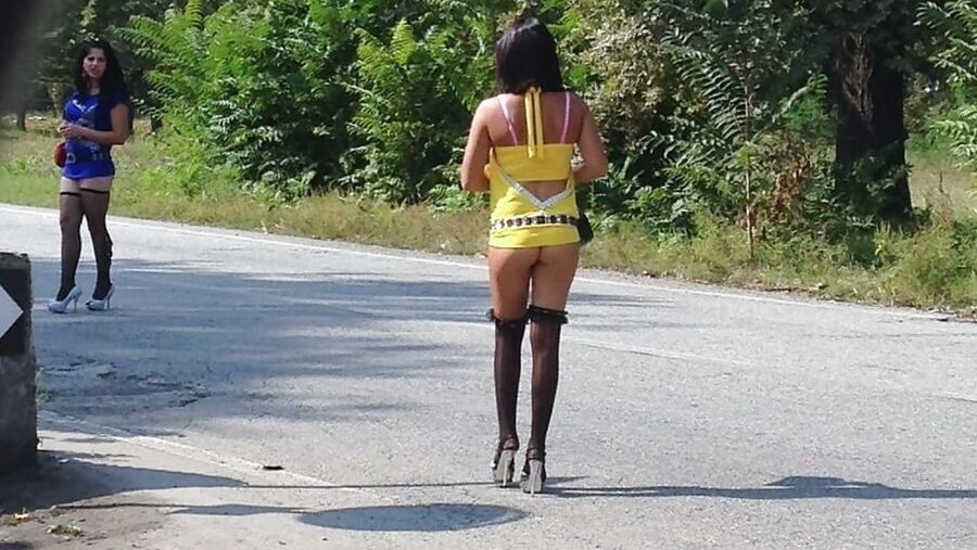 HOOKERS AND ESCORTS
