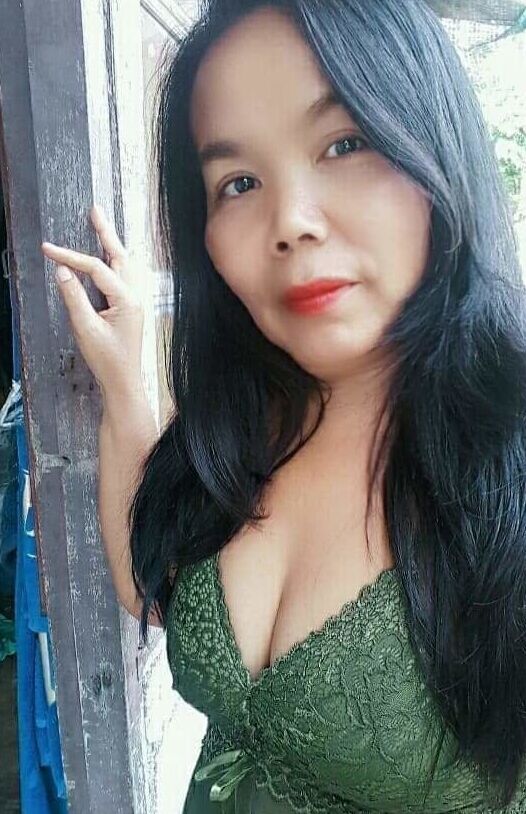 Ibu memakai baju tidur sexy