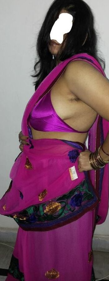 desi bhabhi wearing expensive jewellerys