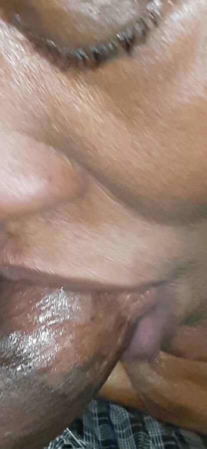 MOM NAKED ass out
