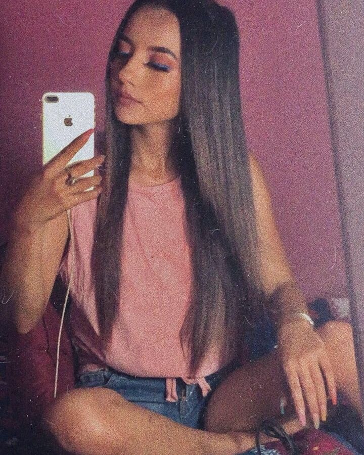 Yari Castellanos conejita