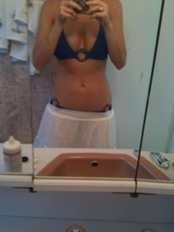 Super hot amateur pregnant blonde just wow