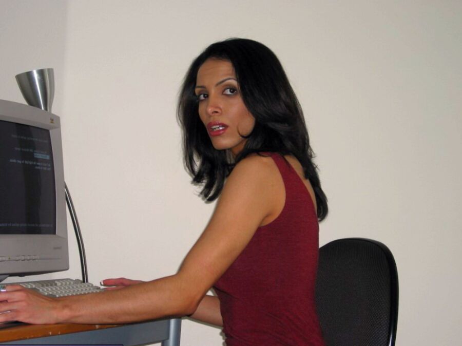 Sexy milf wifey showing and posing