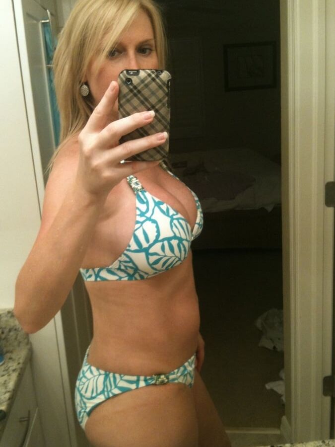 Super hot amateur pregnant blonde just wow