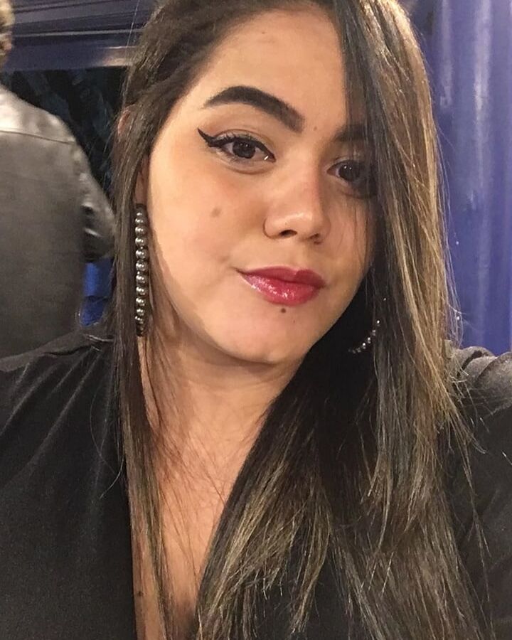 Gostosa cara de safada (cum &amp; comments)