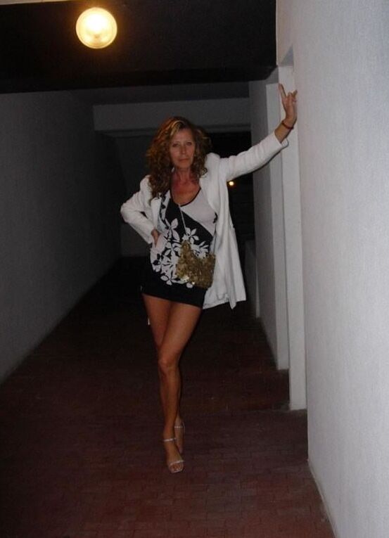 HOOKERS AND ESCORTS