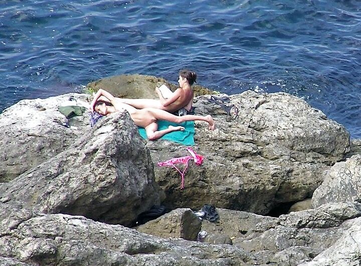Retro Nudist Milf Pee on the Fkk Beach