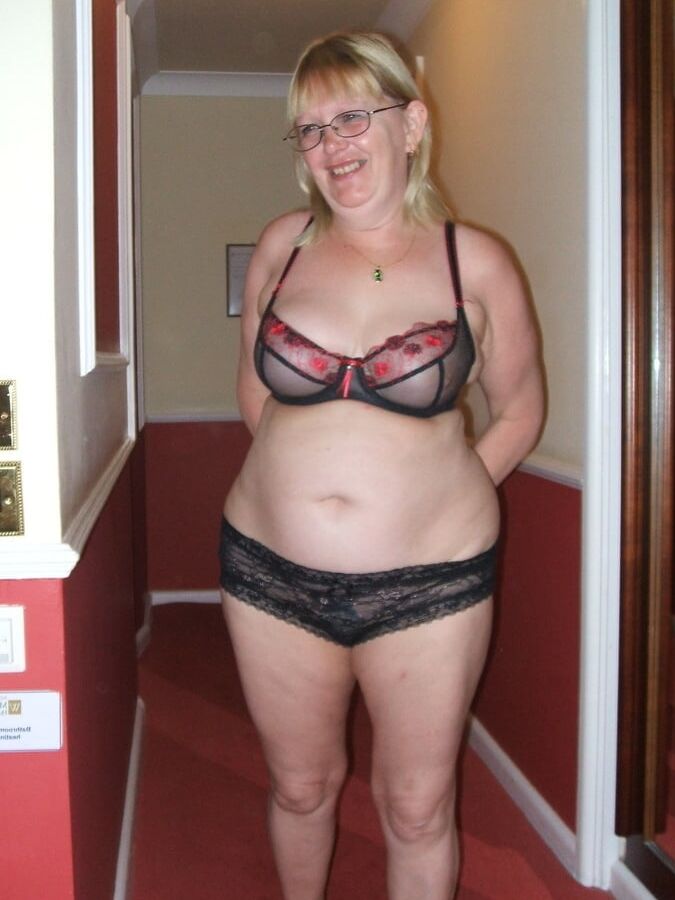 Exposed DD Mature Wife Susan