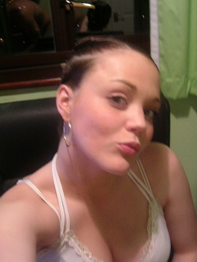 brune bien excitante