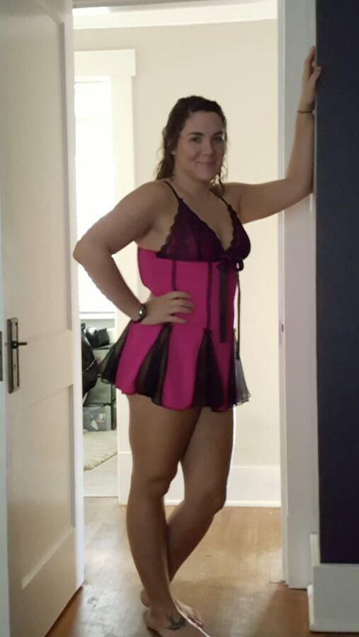 Mncuck wife expose and spread her pics