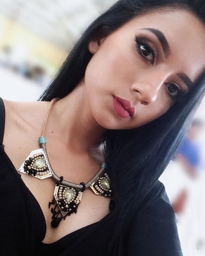 Yari Castellanos conejita