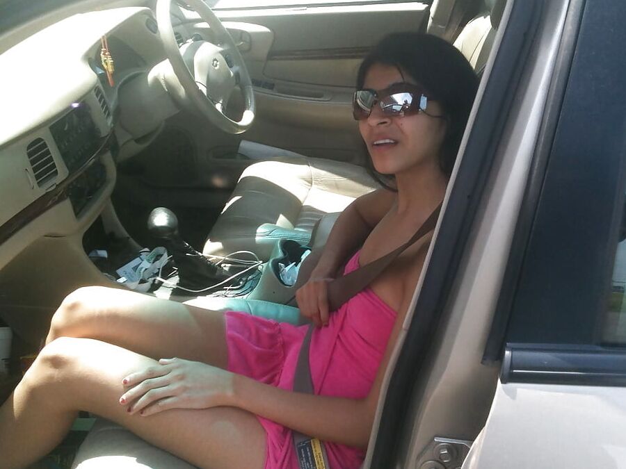 Desi NRI couple outdoor flashing ()