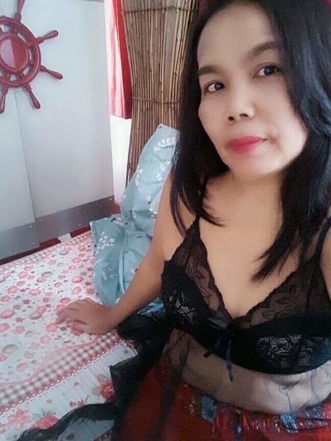 Ibu memakai baju tidur sexy