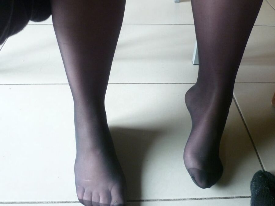 les pieds de ma salope en dim up noirs