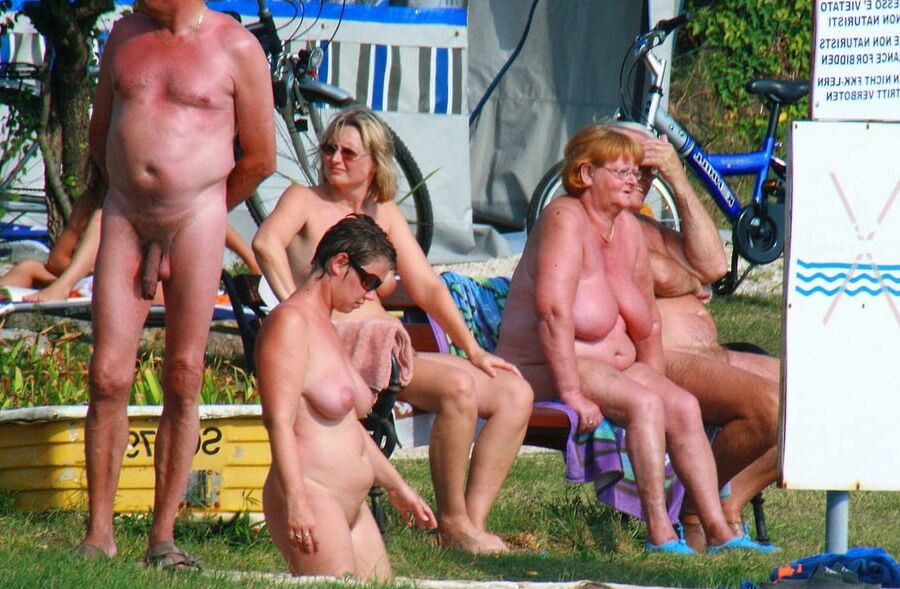 COUPLES NAKED