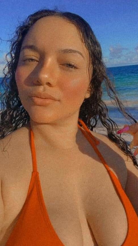 Milf en bikini tanga rica chichona caliente hot shaved mommy