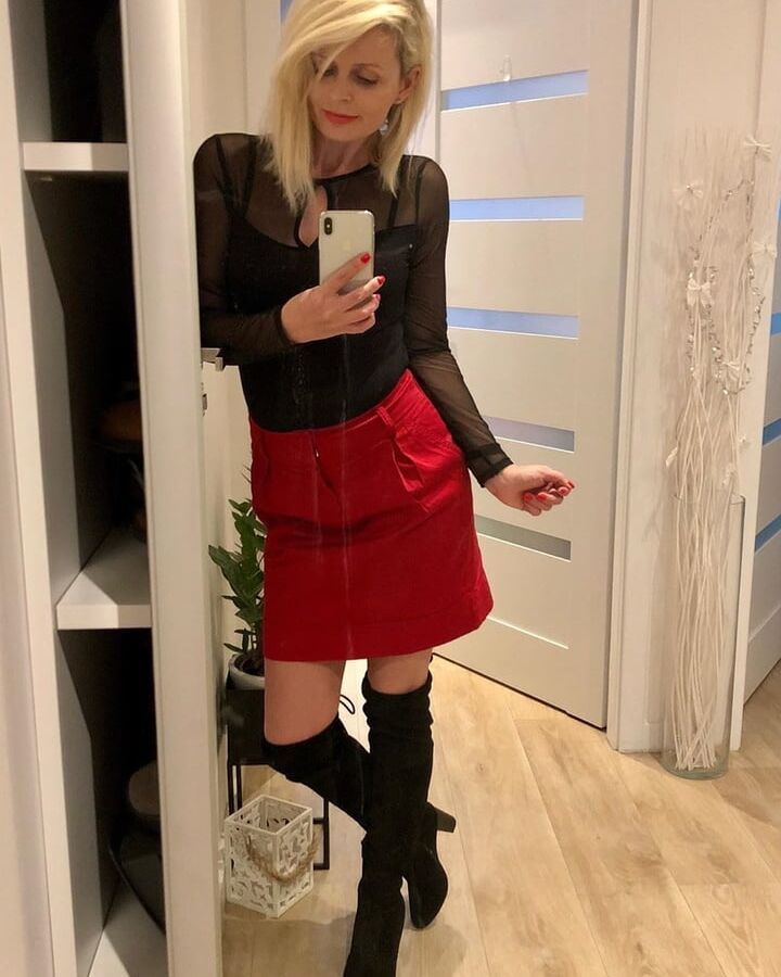 My hot amateur Neighborwife makes selfies in nylon