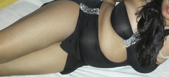 desi bhabhi wearing expensive jewellerys