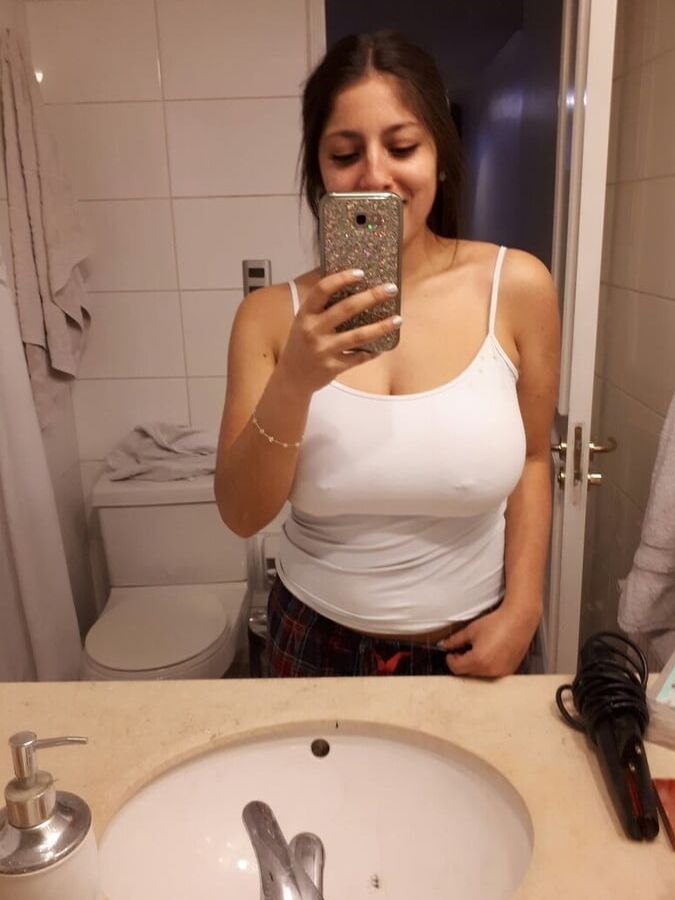 Hot Busty figure NRI nude selfies to best friend ()