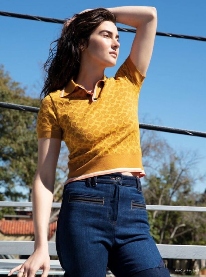 Shailene Woodley is a very beautiful woman.