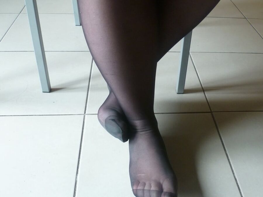 les pieds de ma salope en dim up noirs