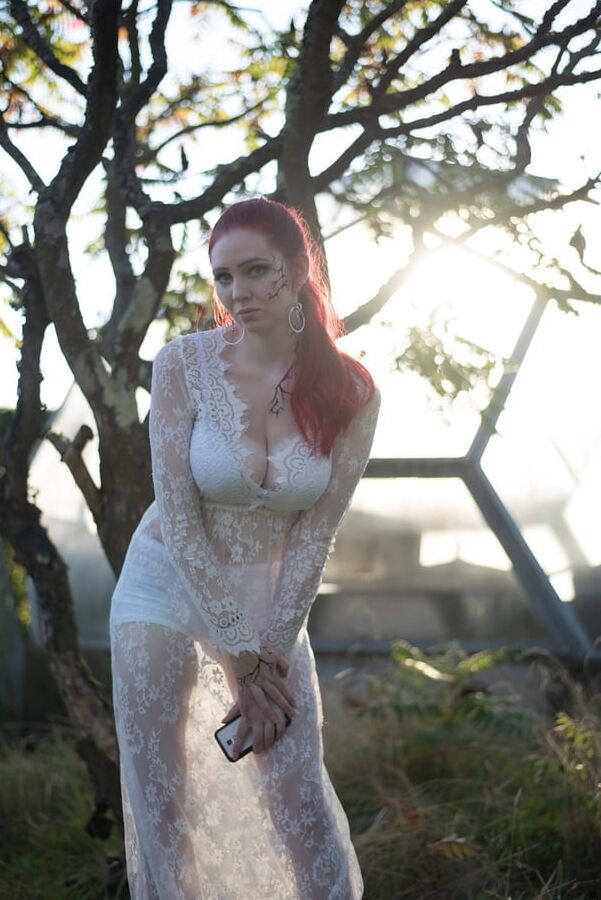 Sexy Amateur Babe Loves to Dress Up