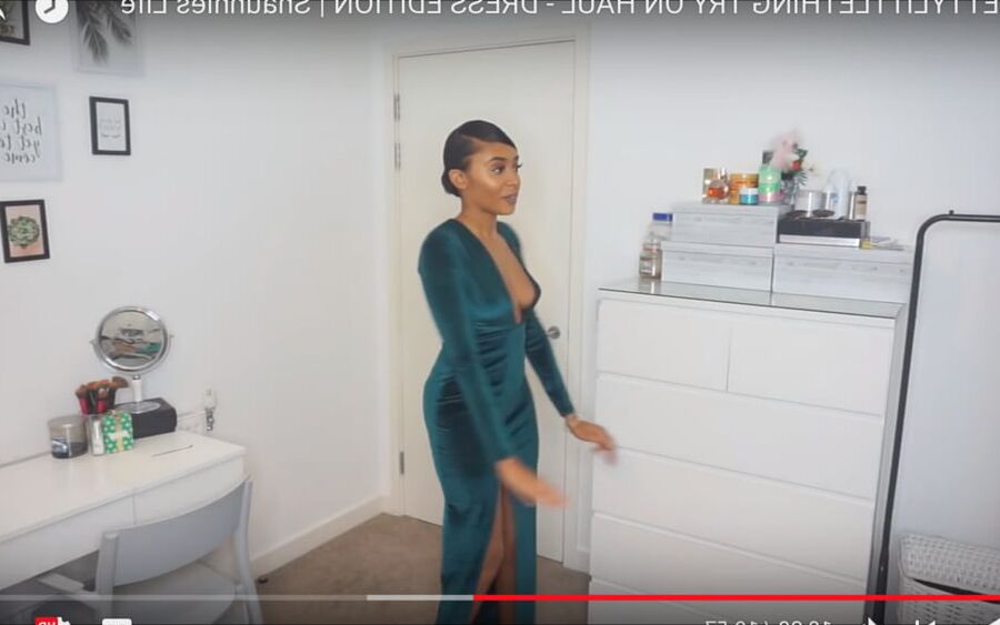 Shaunnie&;s Life Shaunnie_xoxo Youtuber Instagram Nip Slip